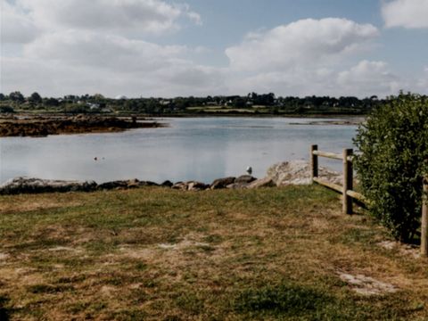 Emplacement - Emplacement Grand Large pieds dans l'eau