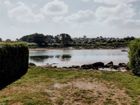 Emplacement - Emplacement Grand Large pieds dans l'eau