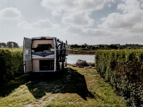 Emplacement - Emplacement Grand Large pieds dans l'eau