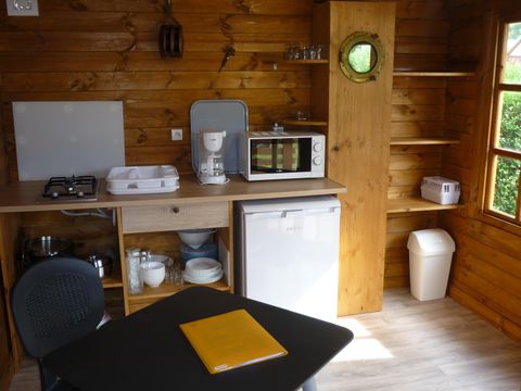 BUNGALOW 4 personnes - POD + chalet cuisine sans sanitaires (Animaux interdits) 2 adultes + 2 enfants