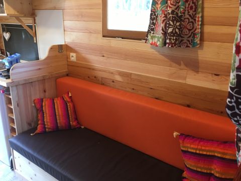 Hébergement 2 personnes - Roulotte 11 m² - 1 chambre + terrasse 7 m² (Animaux interdits)