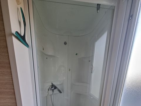 MOBILHOME 6 personnes - 54 Résidence le lys 40m2 (2 salle de bains) +clim + LAVE VAISSELLE+TERRASSE COUVERTE 1/6 pers