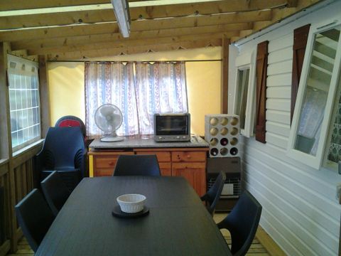 MOBILHOME 6 personnes - 54 Résidence le lys 40m2 (2 salle de bains) +clim + LAVE VAISSELLE+TERRASSE COUVERTE 1/6 pers