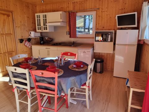 CHALET 5 personnes - 15 Chalet Les Pivoines 40m² + Télévison + Terrasse couverte+ Lave vaisselle 1/5 pers