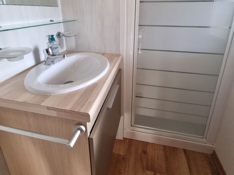 MOBILHOME 4 personnes - 35 Résidence Les Roses 28m2 Terrasse Couverte + Télevision + Cuisine d'été 1/4 pers