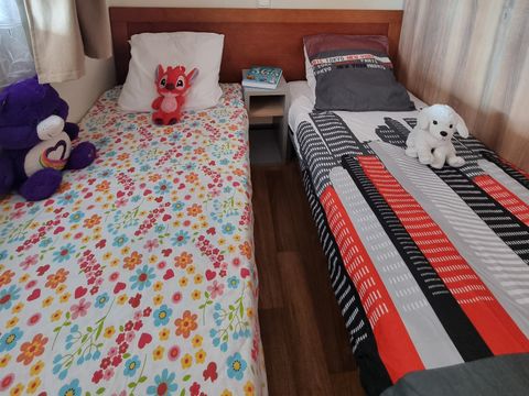MOBILHOME 4 personnes - 36 Résidence les genêts 32M2, Terrasse Couverte, Télevision + Lave Vaisselle 1/4 pers
