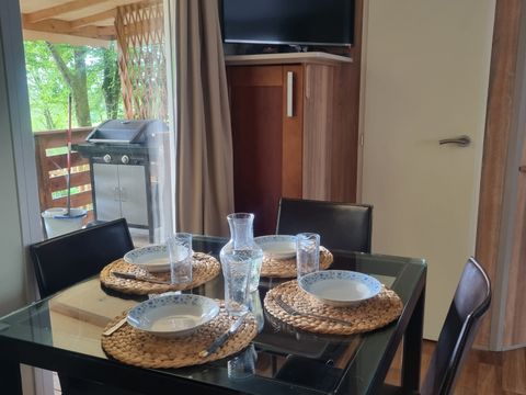 MOBILHOME 4 personnes - 30 residence le lavandier 32M2, Terrasse Couverte, Télevision + Lave Vaisselle+ climatisation