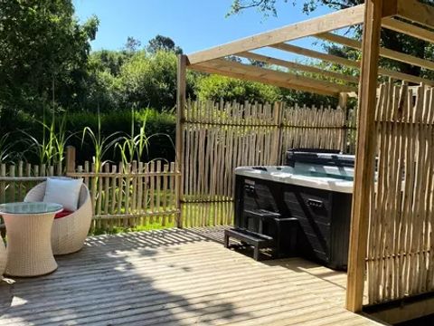 MOBILHOME 4 personnes - Lodge SERENITY-PREMIUM 3 Pièces 4 Personnes + SPA + TV