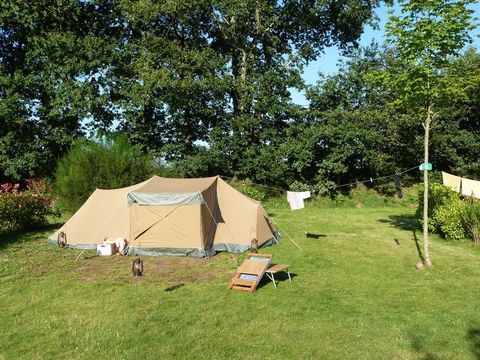 Emplacement - sans électricité (mini 120m²) : tente, camping-car ou caravane + 1 voiture