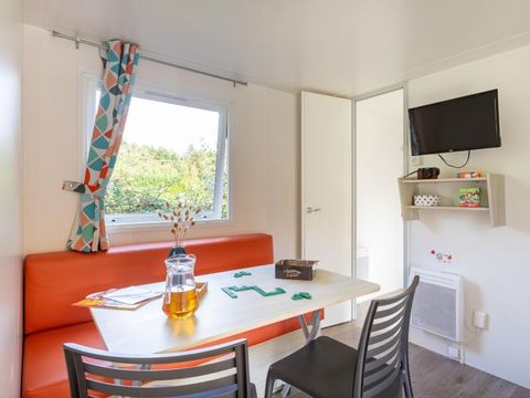 MOBILHOME 4 personnes - 2 chambres (sans sanitaires) 1 couple et 2 enfants de - 40 kgs