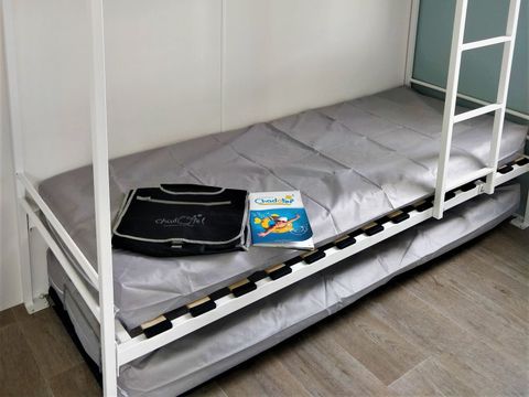 MOBILHOME 4 personnes - 2 chambres (sans sanitaires) 1 couple et 2 enfants de - 40 kgs