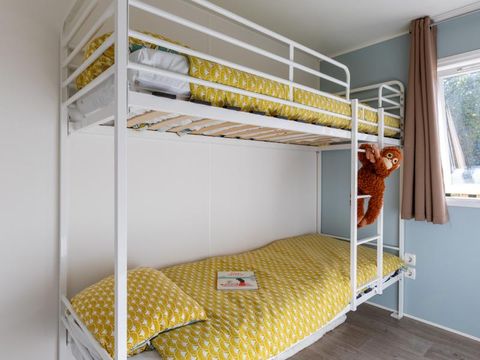 MOBILHOME 4 personnes - 2 chambres (sans sanitaires) 1 couple et 2 enfants de - 40 kgs