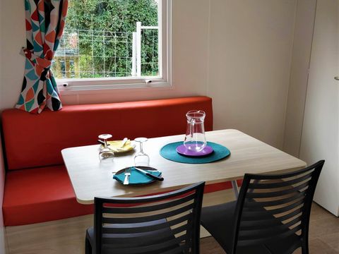 MOBILHOME 4 personnes - 2 chambres (sans sanitaires) 1 couple et 2 enfants de - 40 kgs