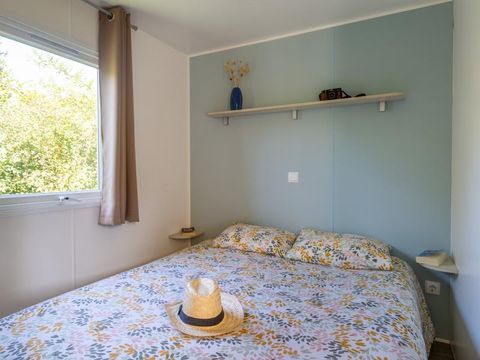 MOBILHOME 4 personnes - 2 chambres (sans sanitaires) 1 couple et 2 enfants de - 40 kgs