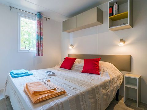 MOBILHOME 6 personnes - Premium | 3 Ch. | 6 Pers. | Terrasse surélevée | Clim. | TV