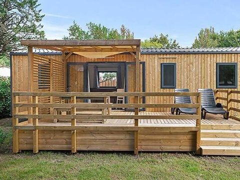 MOBILHOME 6 personnes - Mobil-home | Premium | 3 Ch. | 6 Pers. | Terrasse surélevée | 2 SDB | Clim. | TV