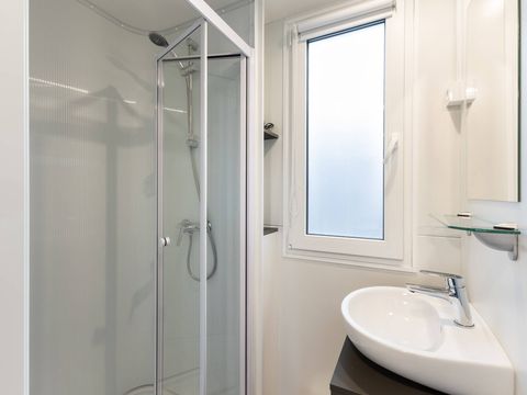 MOBILHOME 6 personnes - Premium | 3 Chambres | Capacité 6 personnes | Terrasse Lounge | 1 Salle de bain | Climatisation | TV