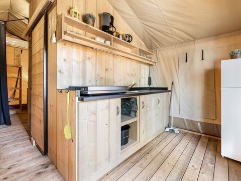 Tente en toile et en bois 4 personnes - Bijela Uvala - Tente Safari + sanitaires + air conditionné (6P)