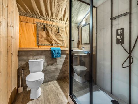 Tente en toile et en bois 4 personnes - Bijela Uvala - Tente Safari + sanitaires + air conditionné (6P)