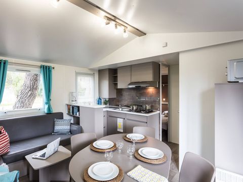 MOBILHOME 6 personnes - Confort | 2 Chambres | Capacité 4-6 personnes | Terrasse semi couverte | 1 Salle de bain | Climatisation