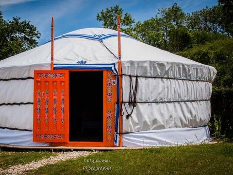 HÉBERGEMENT INSOLITE 6 personnes - sans sanitaire