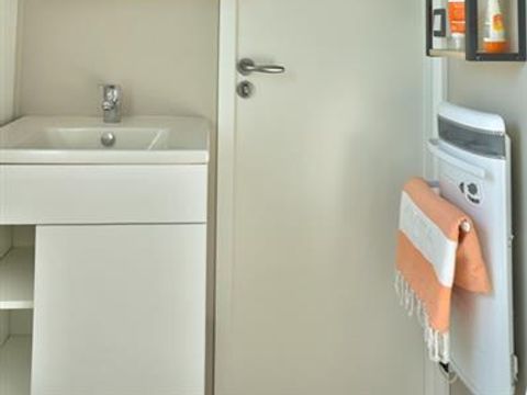 MOBILHOME 4 personnes - 2 chambres.