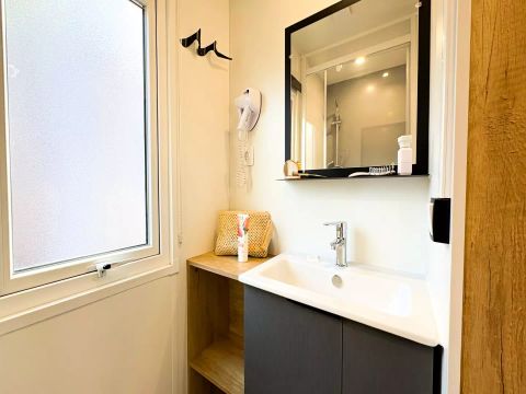 MOBILHOME 6 personnes - 3 Pièces 6 Personnes Climatisé + TV (4 adultes + 2 enfants -12 ans max)