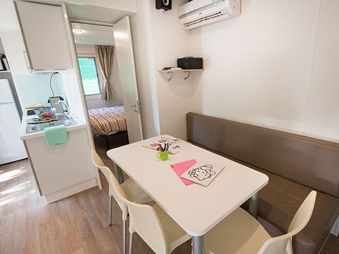MOBILHOME 6 personnes - Classic XL | 2 Ch. | 4/6 Pers. | Terrasse surélevée non couverte | 2 SDB | Clim.