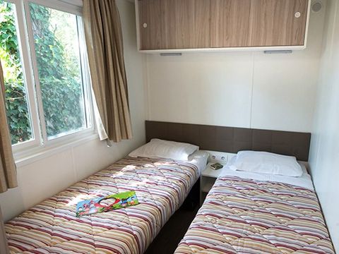 MOBILHOME 6 personnes - Classic XL | 2 Ch. | 4/6 Pers. | Terrasse surélevée non couverte | 2 SDB | Clim.