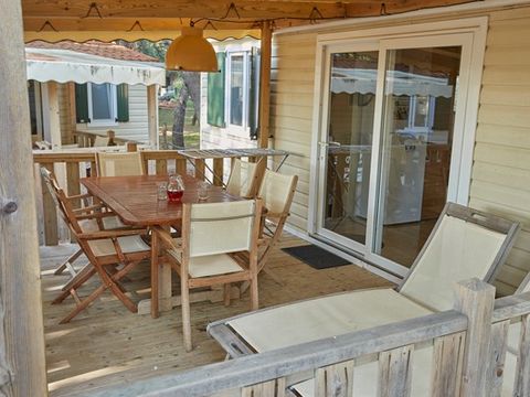 Mobilhome 4 personnes - Mobil-home | Classic XL | 2 Ch. | 4 Pers. | Terrasse surélevée | 2 SDB | Clim. | TV