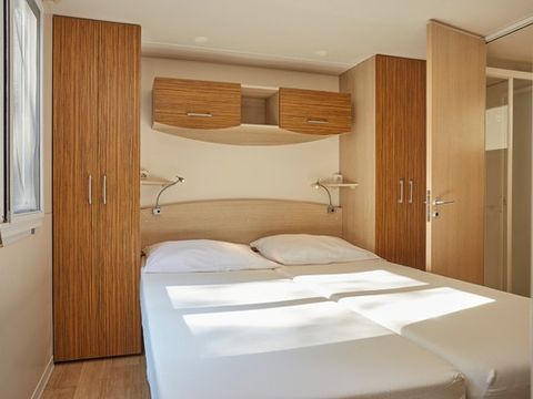 Mobilhome 4 personnes - Mobil-home | Classic XL | 2 Ch. | 4 Pers. | Terrasse surélevée | 2 SDB | Clim. | TV