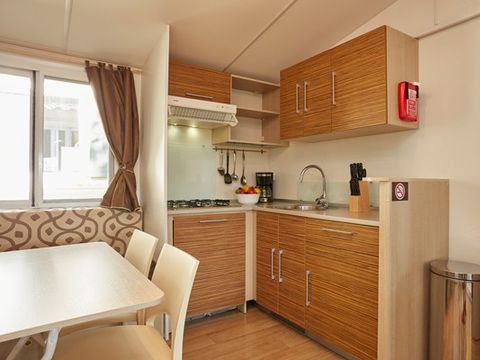 Mobilhome 4 personnes - Classic XL | 2 Ch. | 4 Pers. | Terrasse surélevée | 2 SDB | Clim. | TV