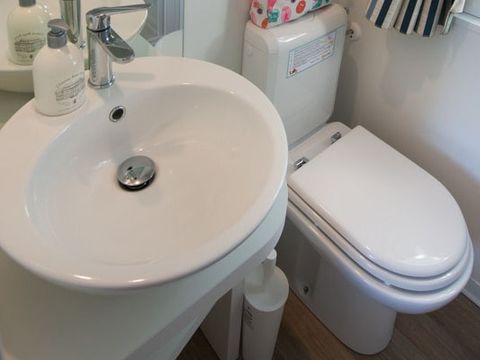 MOBILHOME 6 personnes - Comfort | 3 Ch. | 6 Pers. | Terrasse surélevée | 2 SDB | Clim