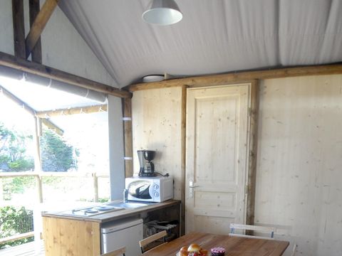 TENTE TOILE ET BOIS 4 personnes - Cabane Lodge Bois sur pilotis Standard 34m² (2 chambres) dont terrasse couverte de 11m² + TV 4 pers.