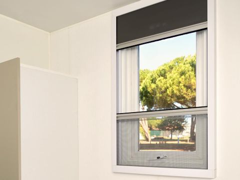 MOBILHOME 4 personnes - Homeflower Premium 29m² (2 chambres) + CLIM + terrasse semi-couverte + TV + draps + serviettes 4 pers.