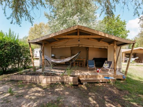 TENTE TOILE ET BOIS 6 personnes - Ecolodge Cotton Toilée 35m² (3 chambres) + TV + Terrasse couverte 6 pers.