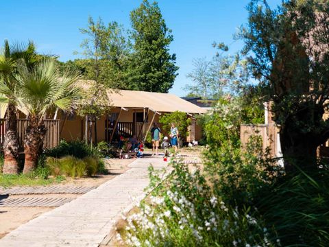 Tente en toile et en bois 6 personnes - LODGE Prestige CAMPING