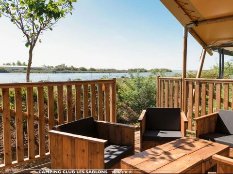 Tente en toile et en bois 6 personnes - LODGE Prestige CAMPING