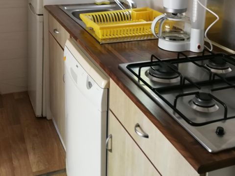 Mobilhome 1/6 personnes - DUO - 2 chambres - 2 salles de bain - 2 WC - 1 canapé-lit - Lave vaisselle - 43,5m² terrasse comprise