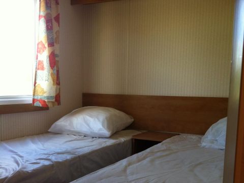 MOBILHOME 4 personnes - Vintage Standard 20m² - 2 chambres + terrasse non-couverte + TV