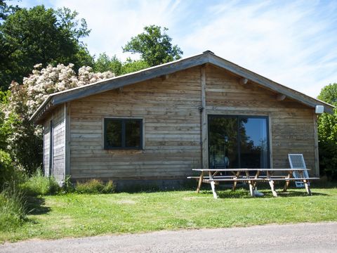 Chalet 6 personnes - Confort 50m² - 3 chambres + terrasse couverte + TV + four