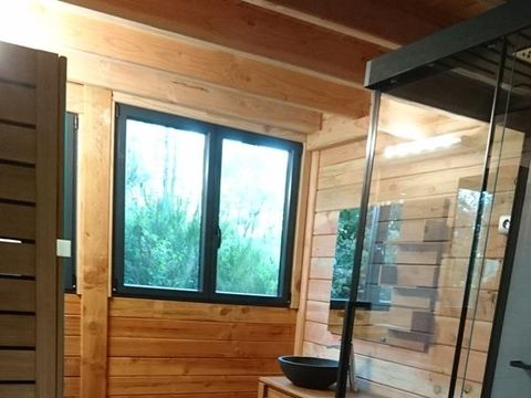 Chalet 6 personnes - Confort 50m² - 3 chambres + terrasse couverte + TV + four
