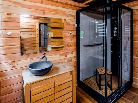 Chalet 6 personnes - Confort 50m² - 3 chambres + terrasse couverte + TV + four