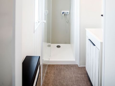 MOBILHOME 6 personnes - Limousin Confort 36m² (3 ch -6pers) + terrasse couverte + TV + lave-vaisselle