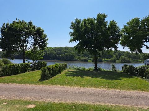 MOBILHOME 6 personnes - Mobil-Home Limousin Confort 30m² Vue lac (3ch-6pers)+terrasse couverte+TV