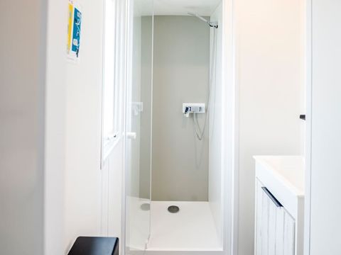 MOBILHOME 6 personnes - Mobil-Home Limousin Confort 30m² Vue lac (3ch-6pers)+terrasse couverte+TV