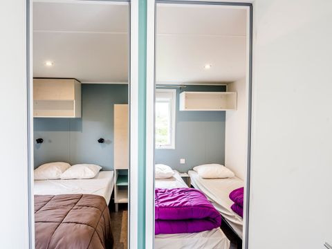 Mobilhome 8 personnes - Familial Confort 40m² Vue Lac - 4 chambres - Terrasse couverte - TV