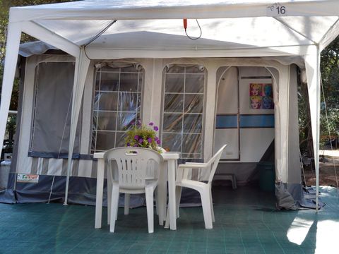 CARAVANE 4 personnes - ROULOTTE (sans sanitaires)