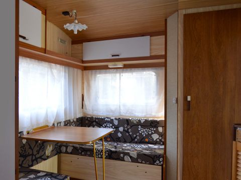 CARAVANE 4 personnes - ROULOTTE (sans sanitaires)