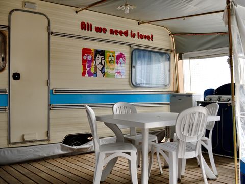 CARAVANE 4 personnes - ROULOTTE (sans sanitaires)